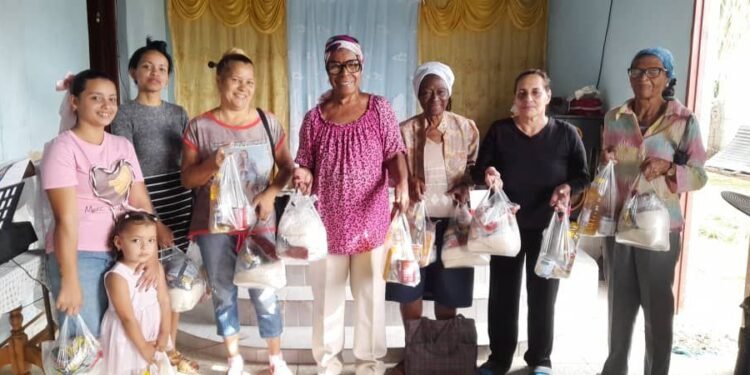 Help for the victims of Hurricane Melissa in Cueto, Holguín, Cuba.