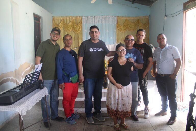 Help for the victims of Hurricane Melissa in Cueto, Holguín, Cuba.